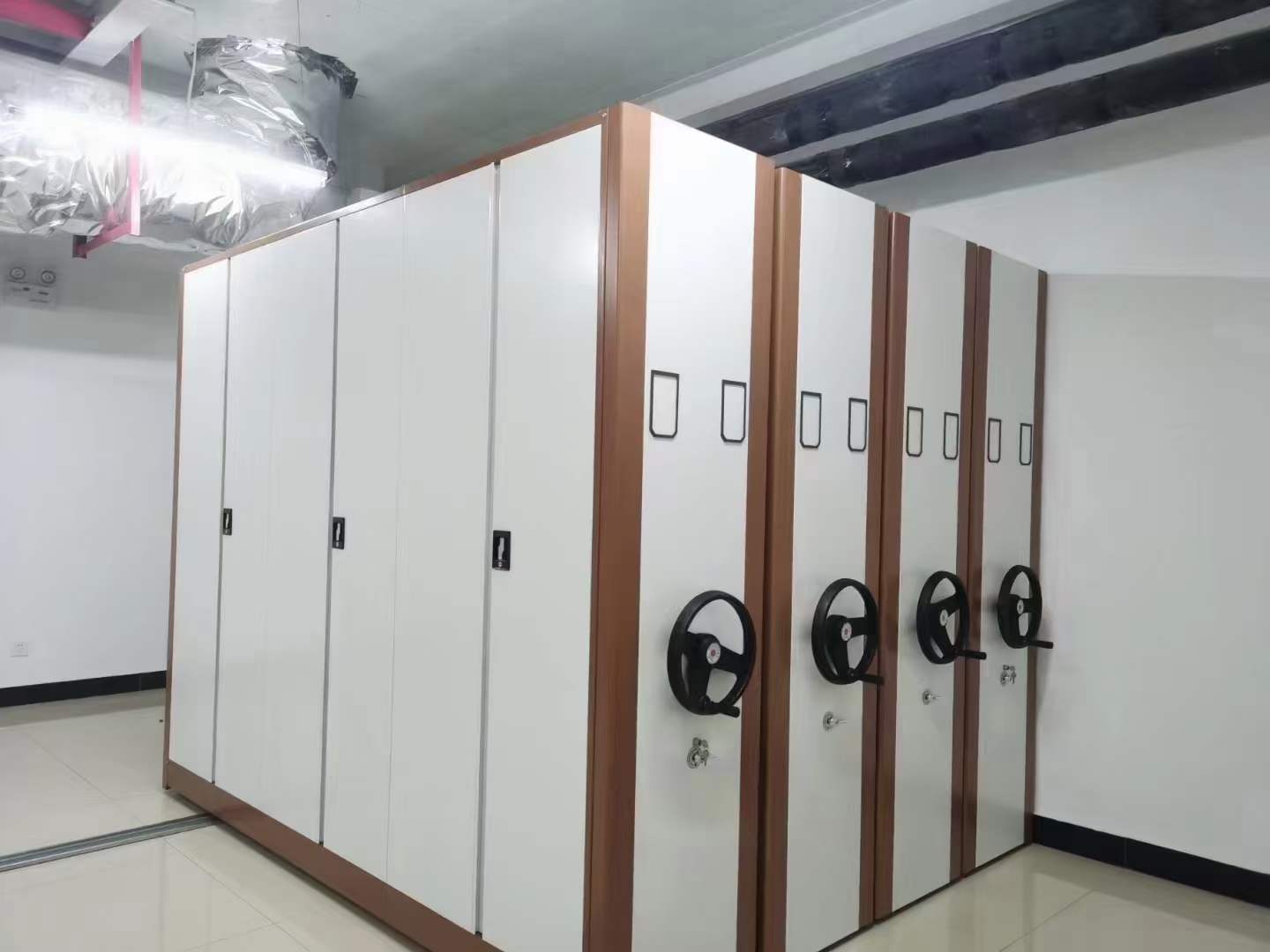 密集架貨架廠家直銷，價格會更優(yōu)惠嗎